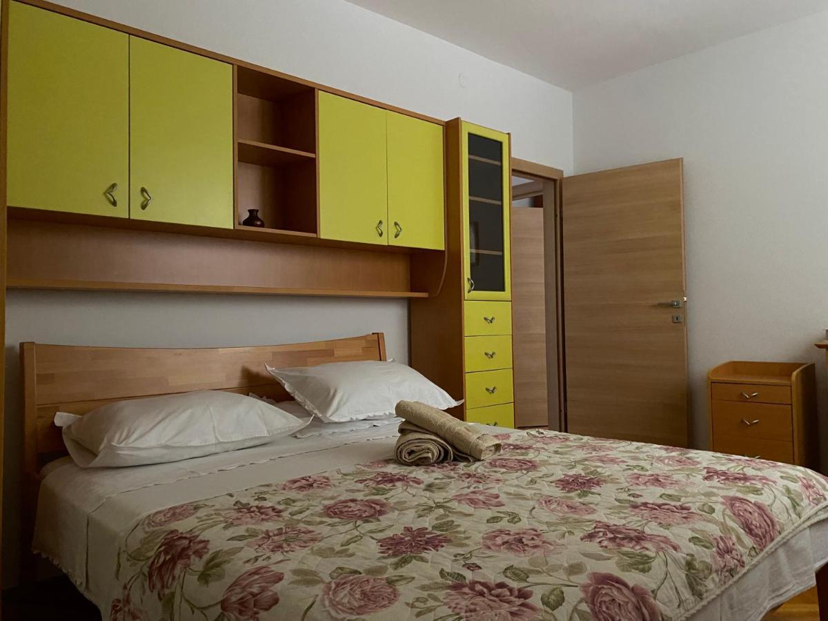Apartman Nives Apartamento Trogir Exterior foto