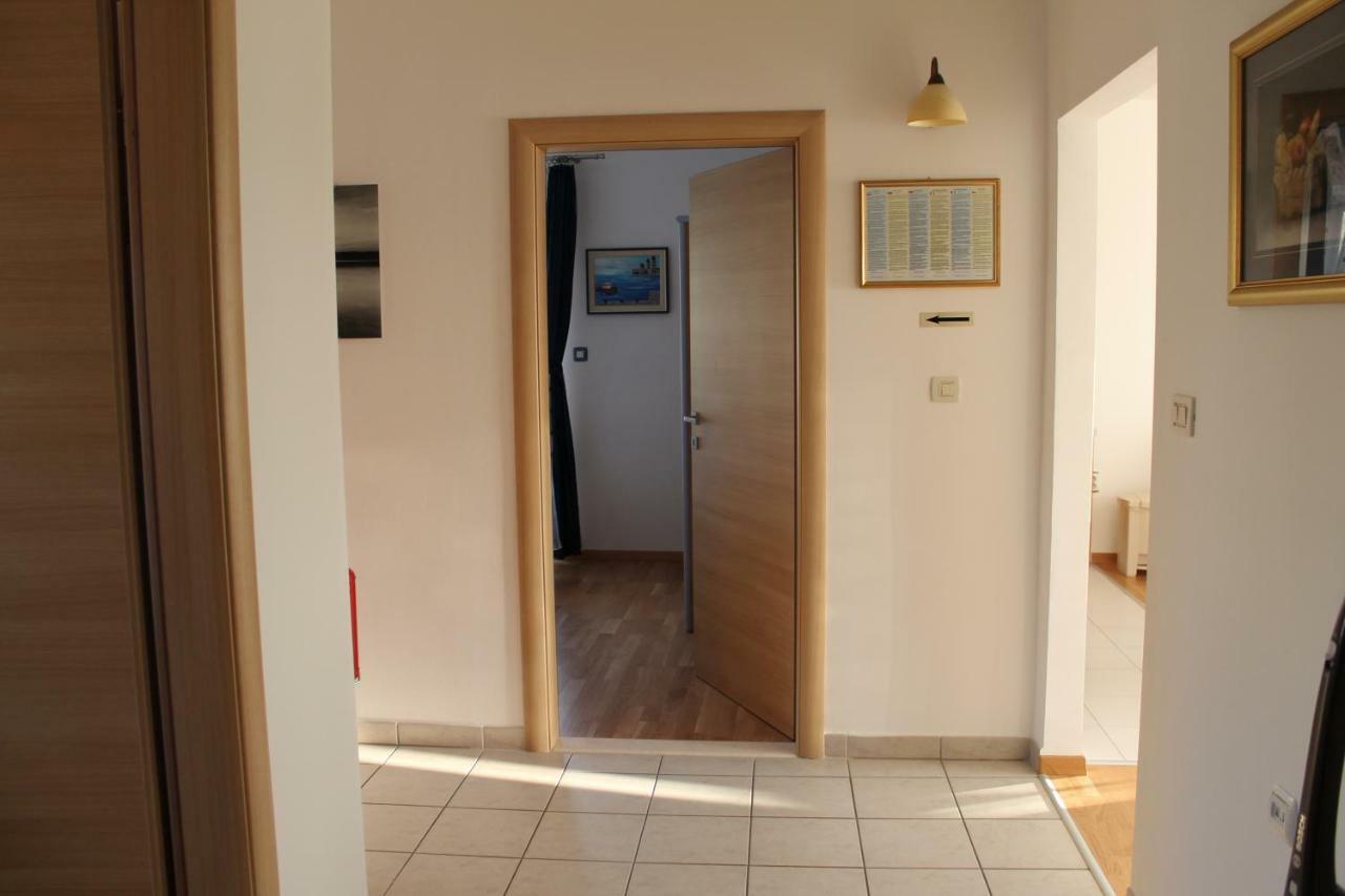Apartman Nives Apartamento Trogir Exterior foto